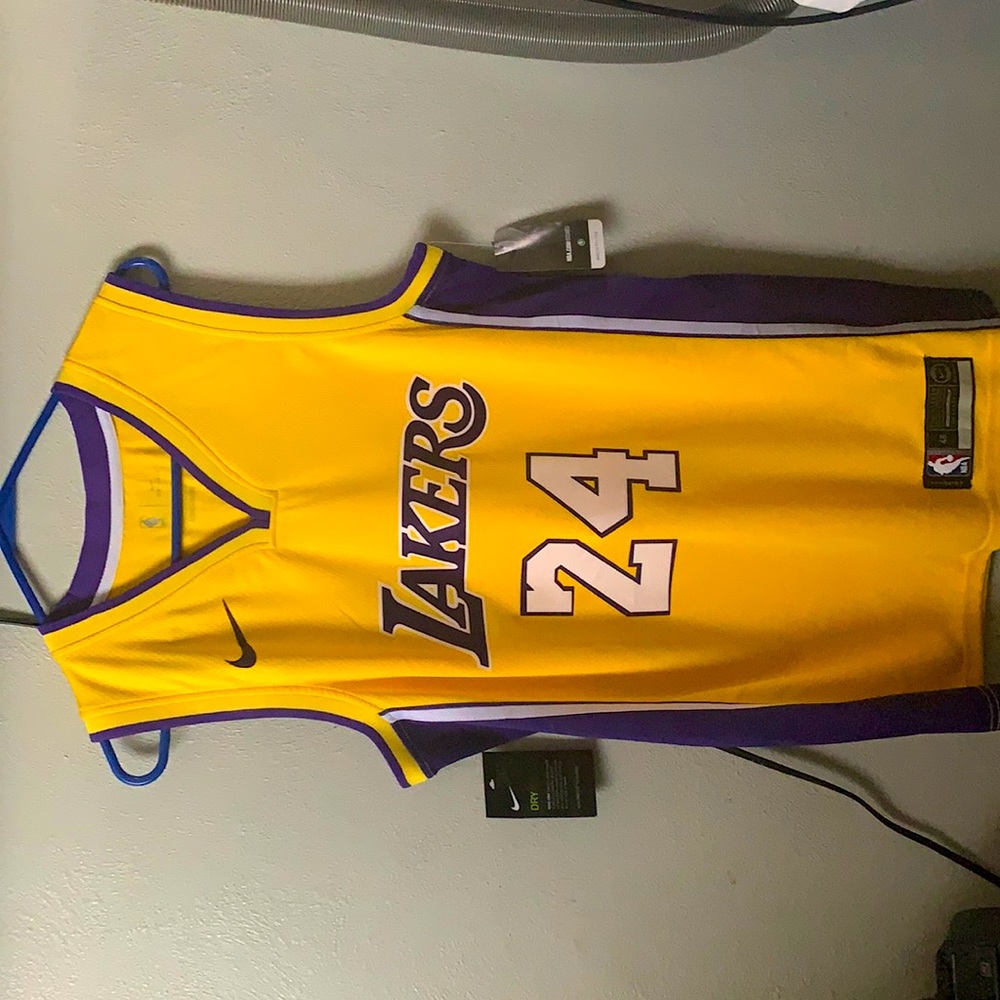 Brand new Kobe Bryant  Dri-Fit Nike Size Large